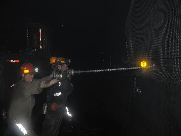 掘进公司推进百日安全活动“稳、准、狠”