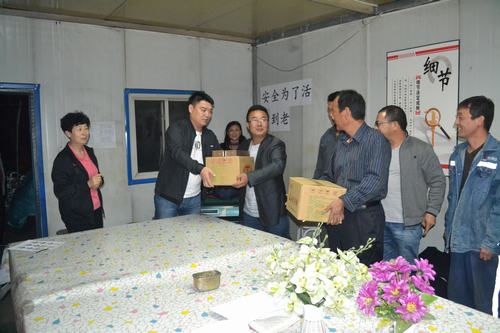 机电安装公司领导“双节”走基层慰问情暖人心