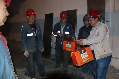 澄合分公司领导中秋国庆深入一线慰问干部职工