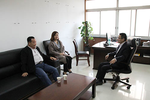 建设集团与12名退二线中层管理人员谈心谈话