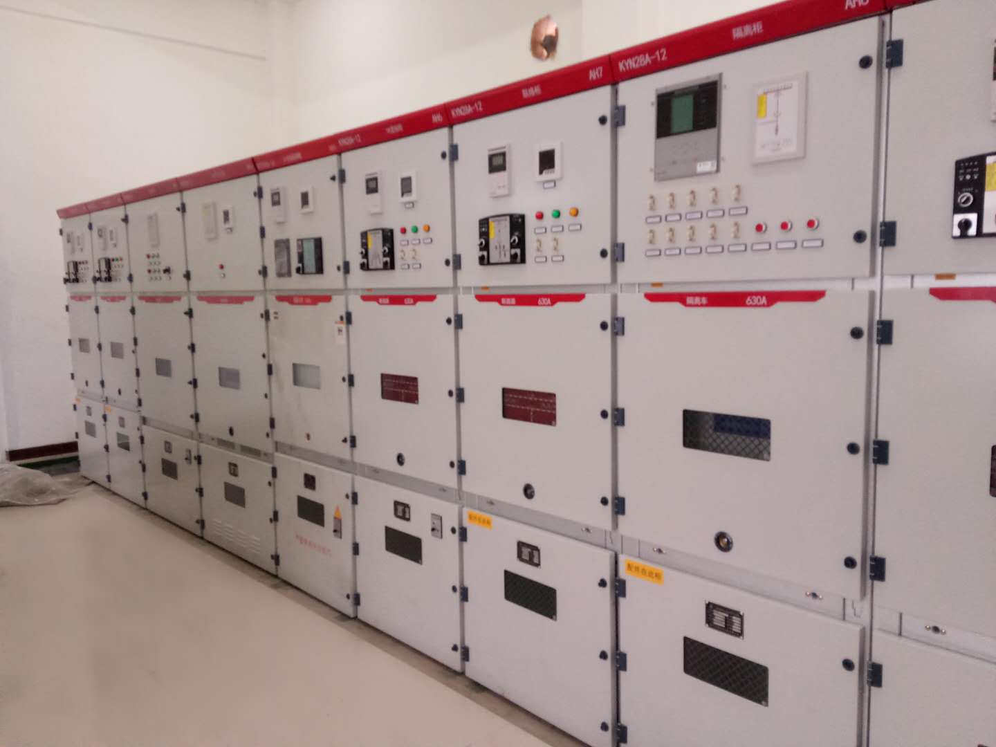 机电安装柠条塔项目部施工现场热火朝天