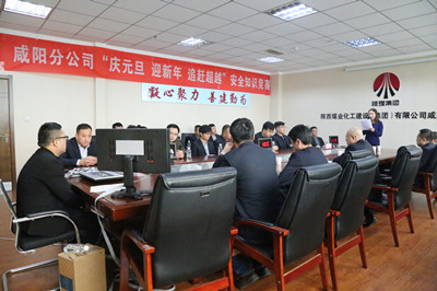 将士齐上阵     勇闯关