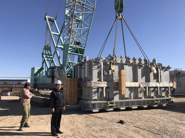 中亚公司变电站项目主变压器顺利完成吊装