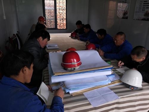 铜煤公司第五项目部组织员工“围炉夜话”谈学习十九大感受