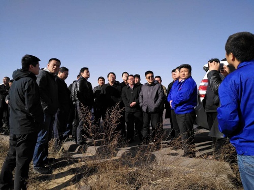 榆林市榆阳区副区长王新刚莅临路桥分公司靖神铁路项目检查指导