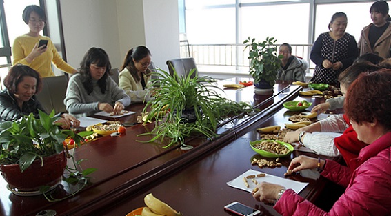 流光溢彩,情暖三?八