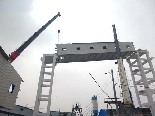 铜川分公司第六项目部顺利完成栈桥钢桁架阶段吊装任务