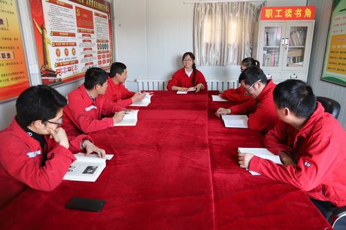 矿建二公司小保当三项目部“读书角”成为职工学习“充电站”