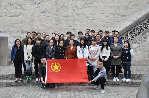 韩城分公司开展“缅怀革命先烈、弘扬爱国主义精神”团员青年扫墓活动