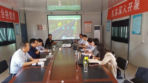 省审计厅副厅长王健一行深入G242大荔过境段公路现场开展审计调研
