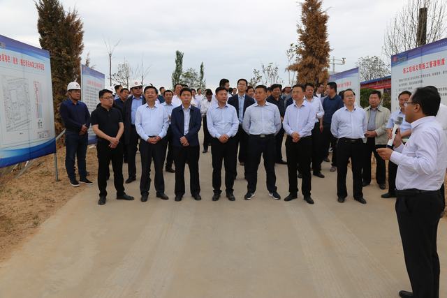 白水县移民搬迁安置点观摩团深入白水县林皋镇安置点施工现场进行观摩指导