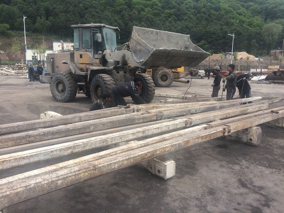 矿建三公司双龙项目部108运输顺槽掘进临时支护装置调试工作顺利完成