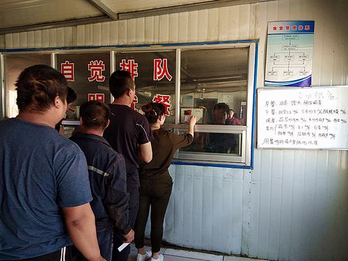 陕煤建设矿建二公司小保当三项目部多措并举 打造职工“放心食堂”