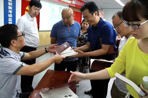 陕煤建设公司“庆七一?忆党史”暨付增战签名赠书活动圆满成功