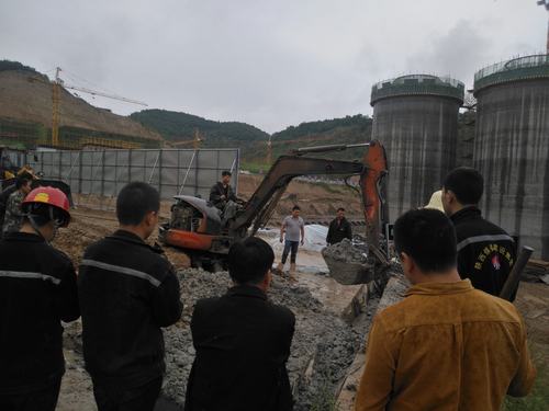 陕煤建设矿建二公司车村项目部迎战入汛以来最强降雨