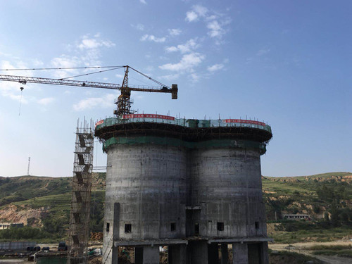 陕煤建设天工公司土建一部沙梁矿产品仓滑模顺利告捷