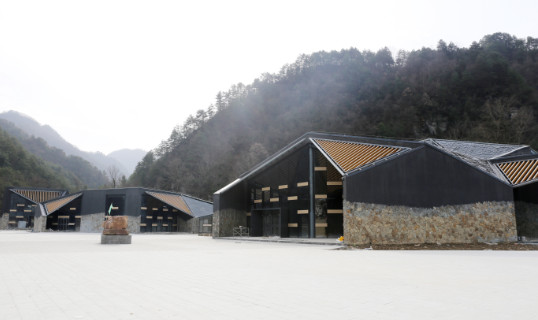 项目开发公司合力打好黎坪景区游客服务中心工程冲刺战役