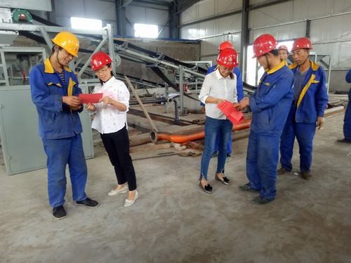 项目部的女工安全协管“姊妹花”