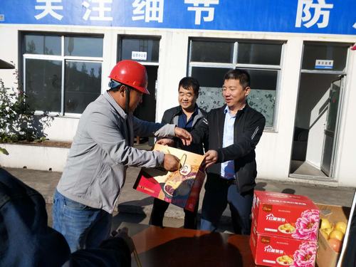 陕煤建设韩城分公司巧借双节“两问一督” 催开和谐幸福长久之花
