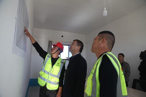 榆林化学公司执行董事宋世杰深入铜煤公司清水工业园项目一线慰问指导工作