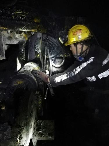 陕煤建设掘进公司：红柳林项目部辅运巷道标准贯通不留尾