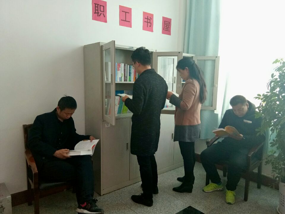 陕煤建设矿建三公司职工书屋添新书掀起读书热潮