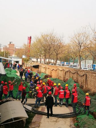 人心齐、泰山移，团结就是力量