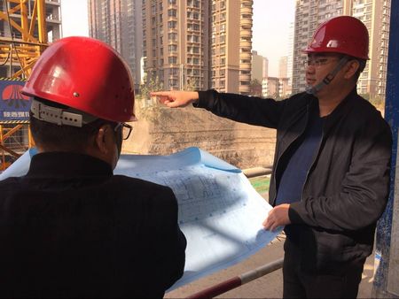 扎根一线  坚守工地好男儿