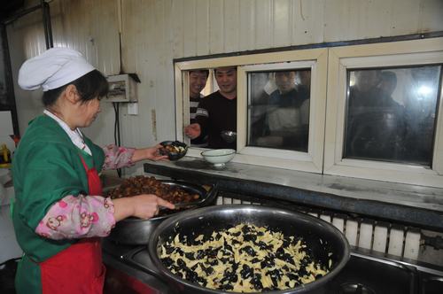 陕煤建设掘进公司：建“铁军”不忘职工冷暖