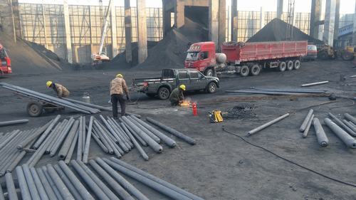 陕煤建设韩城分公司安装六项目部年末奋力冲刺桑树坪矿储煤场钢网架封闭工程受好评