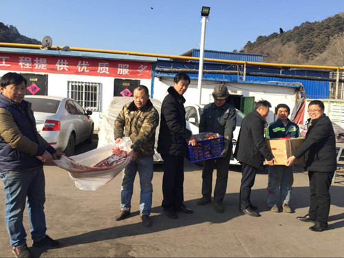 冬日送祝福 情暖职工心