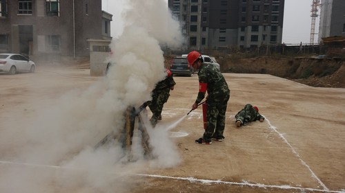 陕煤建设铜煤公司第十二项目部开展冬季消防应急演练活动