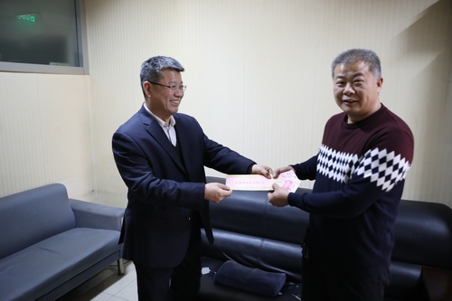 路桥分公司领导走访慰问困难职工