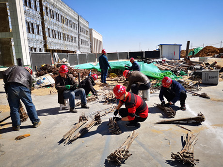 陕煤建设天工公司土建十七部的“劳动致富路”