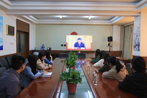 聆听！思考！奋进！我们都是新时代的“追梦人”