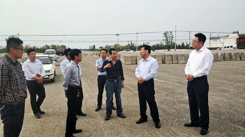 大荔县县长翟玉宝一行深入G242大荔县城过境段公路建设项目调研指导工作