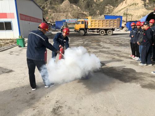 陕煤建设矿建二公司车村项目部安全演练提技能
