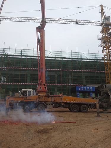 陕煤建设韩城分公司土建十项目部承建的陕西涌鑫矿业有限公司沙梁矿井消防救护队工程主体顺利封顶