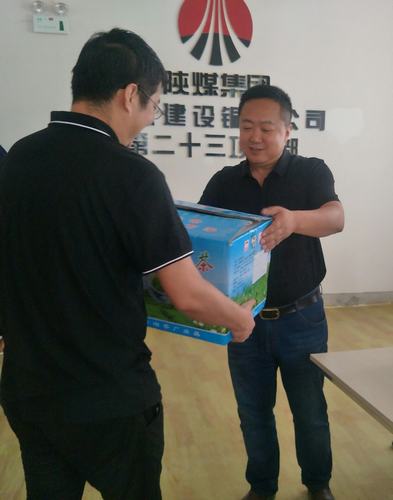 炎炎夏日送清凉 丝丝关爱入心田