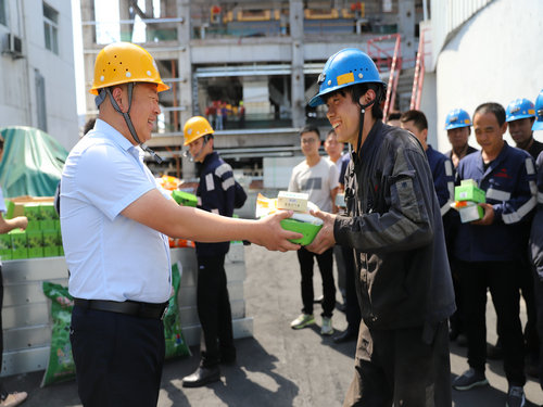 陕煤建设洗选煤运营公司：开展“夏日送清凉”活动