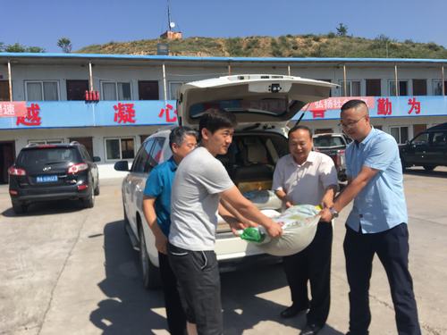 夏季送清凉   职工保安康