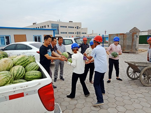 炎炎夏日送清凉 真切关怀到一线