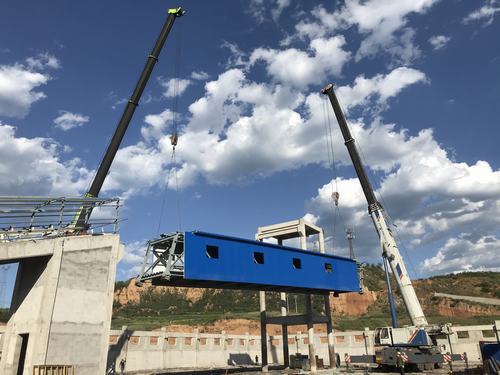 陕煤建洗选煤运营公司安装第五项目部：栈桥钢结构吊装顺利完成