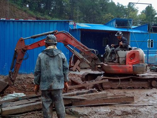 陕煤建设矿建二公司狠抓雨季“三防”工作不放松