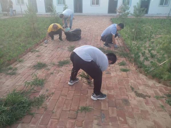 陕煤建设韩城分公司榆林项目部开展义务劳动活动增强项目部的向心力