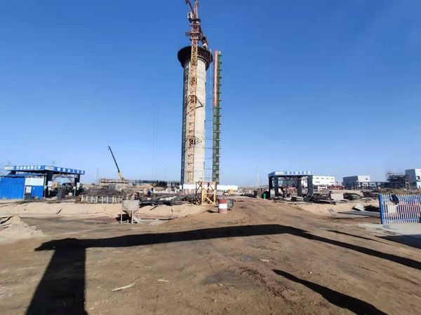 陕煤建设天工公司土建五部承建的储煤场落煤筒滑模施工一次性浇筑完成