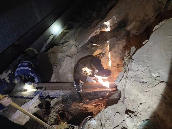 陕煤建设掘进公司：凌晨的供热抢修
