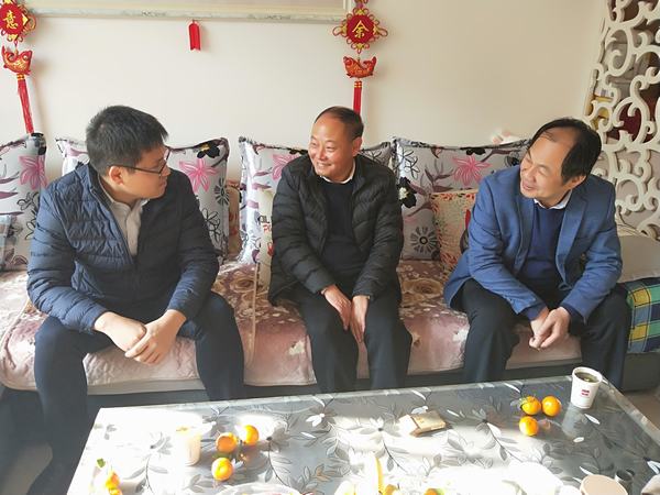 陕煤建设矿建二公司为退休职工送去温暖传递组织关怀