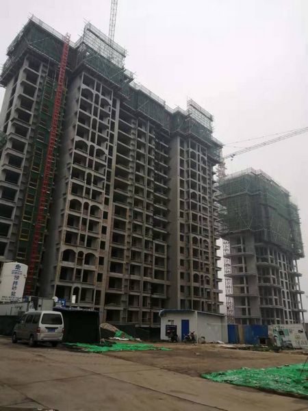 陕煤建设天工公司承建的大陆桥置业18#、19#住宅楼顺利封顶