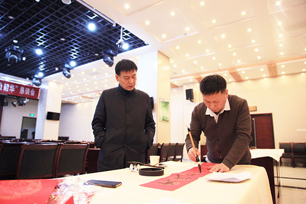 陕煤建设举办“迎春纳福”题春联活动